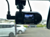 【ドライブレコーダー】映像・音声などの運転中の記録を残します。事故などを起こした起こされた時の証拠になりえますので、もしも時でも安心ですね。