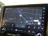メーカー装着のディスプレイオーディオを装備しております。
