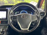 【純正革巻きステアリング】上質な革を使用することで、手にしっかり馴染みとても運転しやすいハンドルです♪