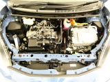 【エンジンルーム】・・・内外装だけでなくこちらもクリーニング済み。 納車までにもう1度しっかり点検いたしますので、安心してお乗りいただけると思います。