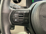ステアリングにオーディオ操作スイッチが付いています。オーディオ画面に直接タッチしなくても操作が出来ますので、運転に集中できます。