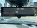 【インテリジェントルームミラー】 車両後方のカメラ映像がミラーに映るので、乗員や荷物が多くても安心♪夜間や悪天候の日でもクリアな映像で視界良好です◎
