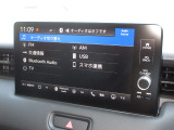 ナビゲーションはホンダコネクトディスプレイを装着しております。AM、FM、Bluetooth、フルセグTVがご使用いただけます。初めて訪れた場所でも道に迷わず安心ですね!