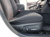 パワーシート搭載。微妙な調整が手軽にでき、ピッタリなポジションで運転することが可能です。