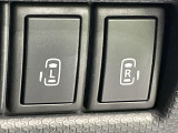 【両側パワースライドドア】スマートキーや運転席のスイッチで後席両側スライドドアの開閉が可能♪電動だから力を入れてドアを開ける必要が無く、小さなお子様でも簡単に開け閉めでき快適です♪