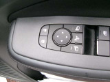 ドアミラーの鏡面の調節、格納は運転席からすべて操作できます!
