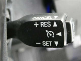 高速走行時に便利なクルーズコントロール付き。
