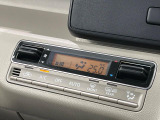 【オートエアコン】一度お好みの温度に設定すれば、車内の温度を検知し風量や温度を自動で調整。暑い&hellip;寒い&hellip;と何度もスイッチ操作をする必要はありません。快適な車内空間には必須の機能ですね♪