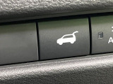 【パワーバックドア】スマートキーや運転席のボタンを押すだけでリアゲートが自動で開閉します!荷物を持っている時や、高い位置にあるバックドアを閉める際に便利な機能です♪
