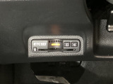 ハンドルの左下にETC2.0がついています。高速道路の料金所の通過も楽々です。 カードの取り出しもしやすい場所についています。