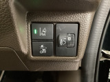 衝突の危険がある時に警告してくれる衝突軽減ブレーキ。車線を外れそうな時に警告し、ステアリング制御してくれる路外逸脱制御機能搭載!