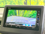 【バックカメラ】駐車時に後方がリアルタイム映像で確認できます。大型商業施設や立体駐車場での駐車時や、夜間のバック時に大活躍!運転スキルに関わらず、今や必須となった装備のひとつです!