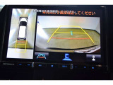 バックモニター付き。 車両後方の映像が画面に表示されるので、車庫入れが苦手な人も安心です。ただし、目視確認もお忘れなくお願いいたします。