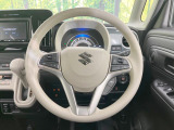 インテリアに合わせたデザインのステアリングは、運転される方のことも考え、運転しやすい形状、大きさです。是非一度、実際に触ってお確かめください。