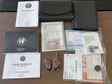 ディーラー車の書類は多岐にわたります。ARのシンボルマーク入り書類もきれいに保管されています。過去の整備履歴4枚後ろの方で表示いたします。
