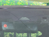 【トヨタセーフティセンス】走行中に前方の車両等を認識し、衝突しそうな時は警報とブレーキで衝突回避と被害軽減をアシスト。より安全にドライブをお楽しみいただけます。