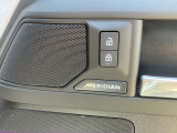 【MERIDIANサウンドシステム】精密なデジタル技術を用いて、車内で臨場感あふれるオーディオ体験を提供します。澄み渡った高音から迫力ある重低音まで鮮やかに再生します。
