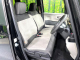 運転席まわりには十分なスペースがあり、大柄な方でもゆったり運転していただける環境です。