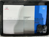 スマートキーは鍵をバッグに入れたままでもドアロックの開閉やエンジンのON・OFFができます。夜間や雨の日も鍵を探さなくて良いので便利です。