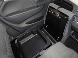 便利な収納ポケット、小物入れを各所に配置しています。