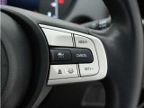 ◆アダプティブクルーズコントロール◆予め設定した車速内でクルマが自動的に加減速。前走車との適切な車間距離を維持しながら追従走行します。【LKAS】車線維持支援システムでステアリング操作を支援。