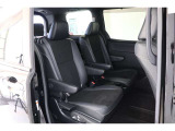 ■車内クリーニング■専門スタッフが見えないところまで徹底洗浄!車内のニオイもリフレッシュ!目に見えないところまで美しくがモットーです。だから、当店の中古車は内装にも自信があります!