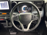 インテリアに合わせたデザインのステアリングは、運転される方のことも考え、運転しやすい形状、大きさです。是非一度、実際に触ってお確かめください。