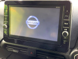 【メーカー純正ナビ】インテリアに溶け込むスタイリッシュな「専用設計」メーカーナビを装備♪視認性や操作性など基本性能にも優れ、より上質なカーライフをお楽しみいただけます。