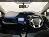 シンプルながら機能性あふれる運転席廻りです。視界性もよく、運転しやすいですよ。