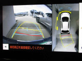 パノラミックビューモニター付きです。車両を上から見たような映像をディスプレイオーディオ画面に表示、運転席からの目線だけでは見にくい、車両周辺の状況をリアルタイムでしっかり確認できます。