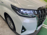 【三眼LEDヘッドライト】スタイリッシュな見た目の三眼LEDヘッドライトを装備♪スタイルだけでなく、夜間の走行も視界良好で安心してお乗りいただけます。