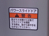 見た目が大事!な外装はぴかっとキレイに磨いており、経年のくすみもよみがえっております。ヘッドライトやドア周辺を磨く際にはマスキングテープを使用して保護しながら丁寧に作業をしております。