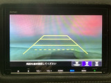 【バックカメラ】運転が苦手な方も車庫入れラクラクです!ギアをリバースに入れれば自動的に切り換わりますので、面倒な操作は不要です♪狭い駐車場もお車を傷つけず安心ですね!