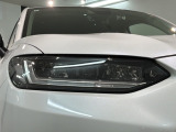 LEDヘッドライトは、点灯の瞬間から最大光量を発揮し、突然暗くなるトンネルなどでの安定感を高めます。