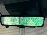 【デジタルインナーミラー】後席の大きな荷物や同乗者で後方が確認しづらい時でも安心!カメラが撮影した車両後方の映像をルームミラー内に表示。クリアな視界で状況の確認が可能です!