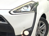 【LEDヘッドライト】悪天候や夜間走行時も良好な視界を確保し安心して運転できる高輝度LEDヘッドライトを装備!点灯速度が早く、消費電力も抑えられています。