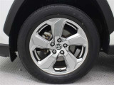 18インチアルミホイール(スーパークロームメタリック塗装)を装着しています。タイヤサイズ225/60R18