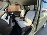 前席の画像です。是非運転席に座っていただき視界等をご確認ください。