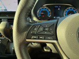 ハンドル左側のスイッチでオーディオの操作が可能なので、運転中でも楽に調整できます(^^♪