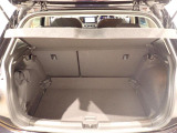 荷室は荷物を隠せるトノカバー付!充分な荷室の広さです!