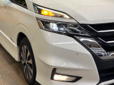 【LEDヘッドライト】悪天候や夜間走行時も良好な視界を確保し安心して運転できる高輝度LEDヘッドライトを装備!点灯速度が早く、消費電力も抑えられています。