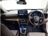 デザインもよく、居心地のよい運転席ですね。分かりやすいスイッチ類ですから操作もしやすく運転をサポートします。ぜひご来店いただき、実際にお座りいただいてステアリングを握ってみてください!