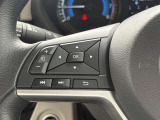 ステアリングスイッチでナビ操作や音量調整がハンドルを離さずに可能。運転の安全性を高めつつ、ストレスフリーなドライブを実現します。また、インフォメーションディスプレイの操作もこのスイッチで操作可能です!