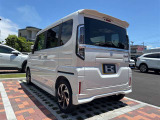 後ろ姿とサイドのバランスが分かる一枚。テール周りの印象や角の状態、荷室のイメージも掴めます。