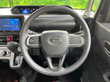 インテリアに合わせたデザインのステアリングは、運転される方のことも考え、運転しやすい形状、大きさです。是非一度、実際に触ってお確かめください。