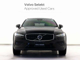 V60CrossCountryはAWDに加え、オフロードモード、リフトアップされた地上高、ヒル・ディセント・コントロールを備え、荒れた路面でのトラクションとグリップ、そして安全性を高めています。