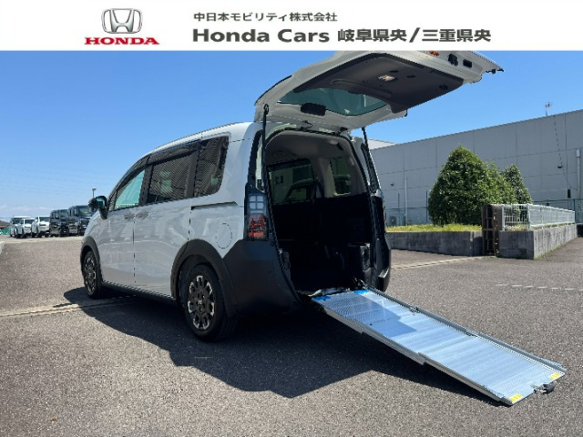 フリード 1.5 クロスター スロープ 