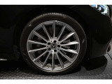 メルセデスの認定中古車「サーティファイドカー」では、万一お車が故障した場合も、ご購入後1年間もしくは2年間※は走行距離にかかわらずメルセデス・ベンツ正規サービスネットワークで無料修理いたします