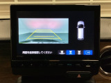 バックでの車庫入れも安心です! リアカメラが付いているバックモニター付のナビを装備しております。バンパーについているソナーや、操作線もついており距離感も画面から確認できます。