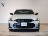 【キドニーグリル】BMWは約90年もの間、ほぼ全ての車両にひと目でBMWだと分かるこの特徴的なフロントグリルが備えられ、デザイン・アイコンとして親しまれてきました。